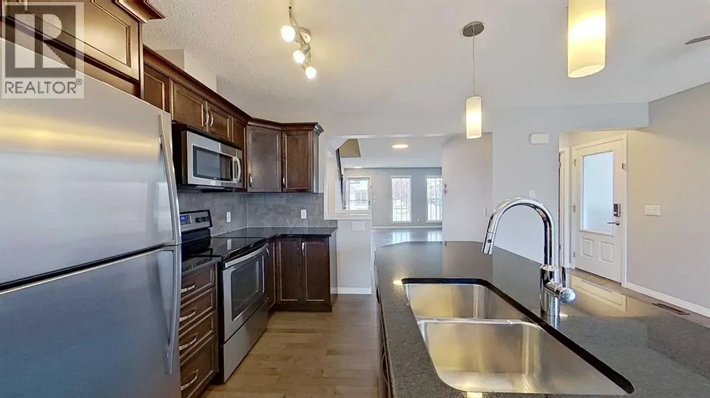63 Elgin Meadows Park SE