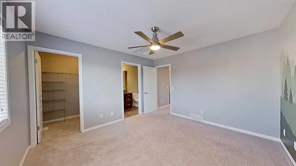63 Elgin Meadows Park SE