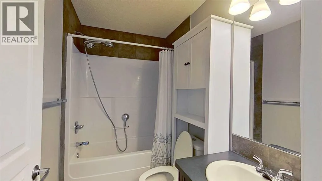 63 Elgin Meadows Park SE