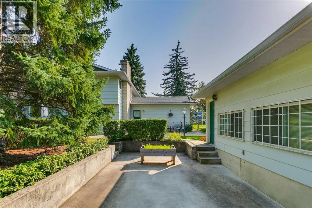 444 Willingdon Boulevard SE