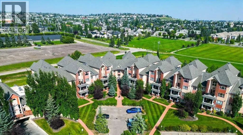 242, 30 Sierra Morena Landing SW