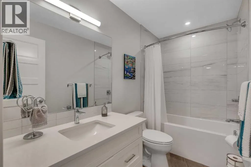112, 125 Wolf Hollow Crescent SE