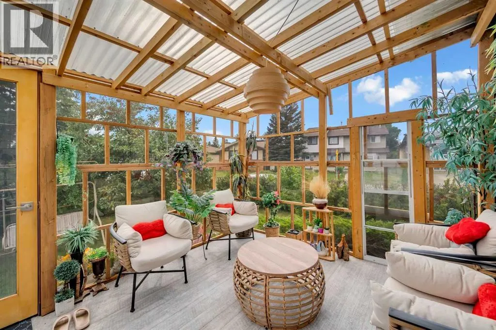 4 Fallingworth Bay NE