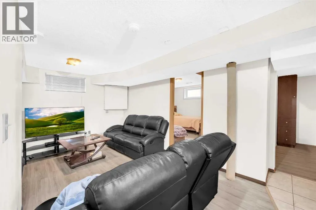 4 Fallingworth Bay NE