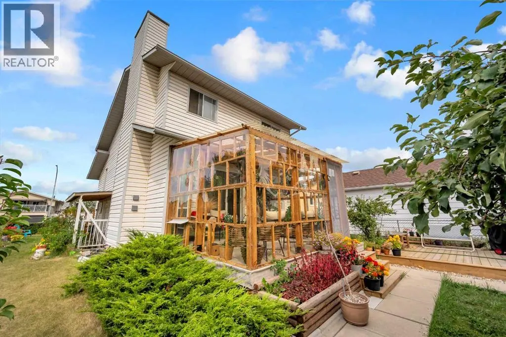 4 Fallingworth Bay NE
