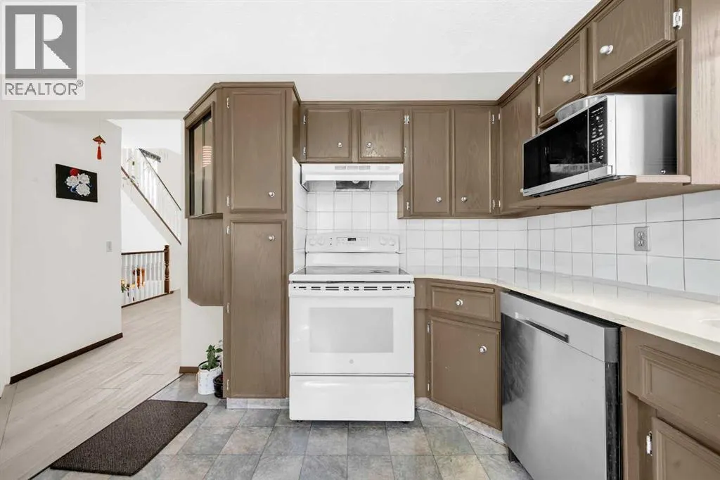 4 Fallingworth Bay NE