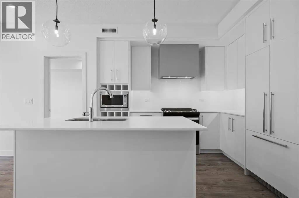 204, 8370 Broadcast Avenue SW