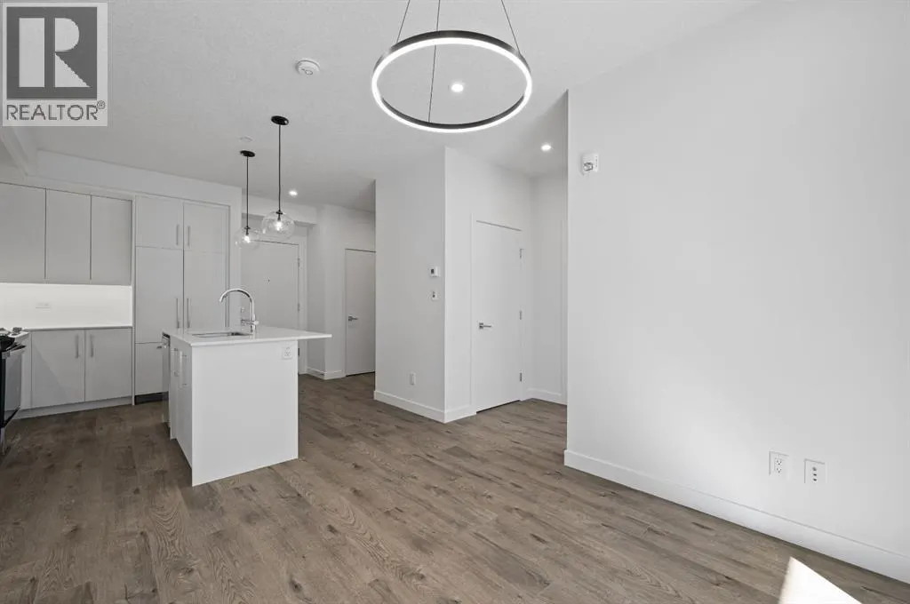 204, 8370 Broadcast Avenue SW