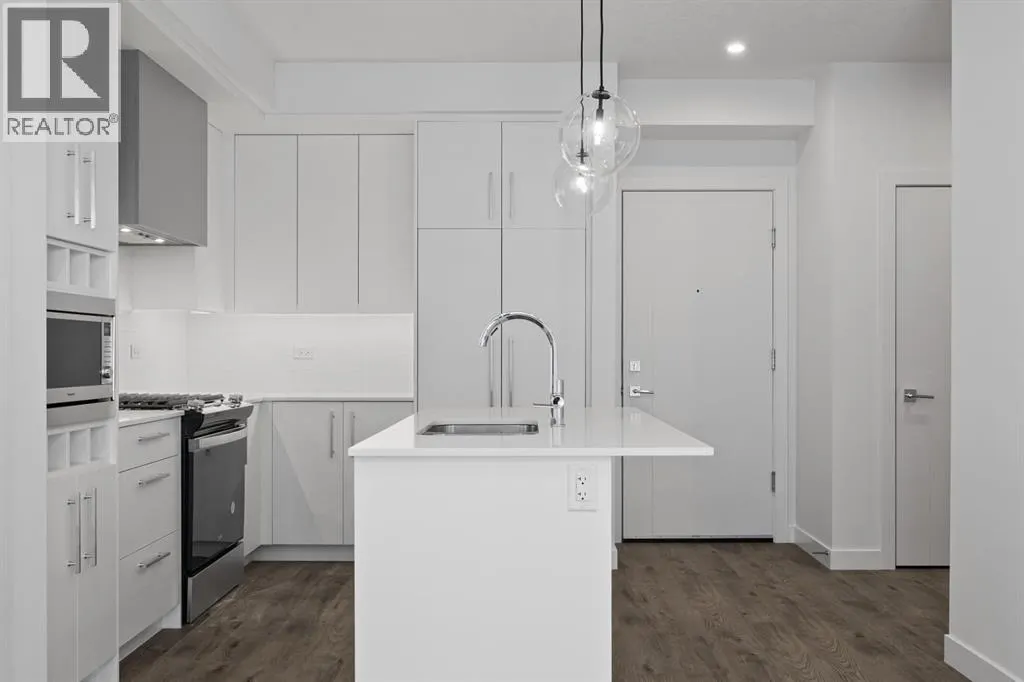 204, 8370 Broadcast Avenue SW