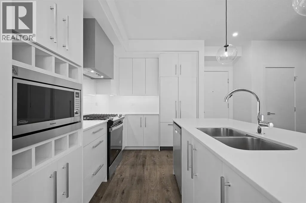 204, 8370 Broadcast Avenue SW
