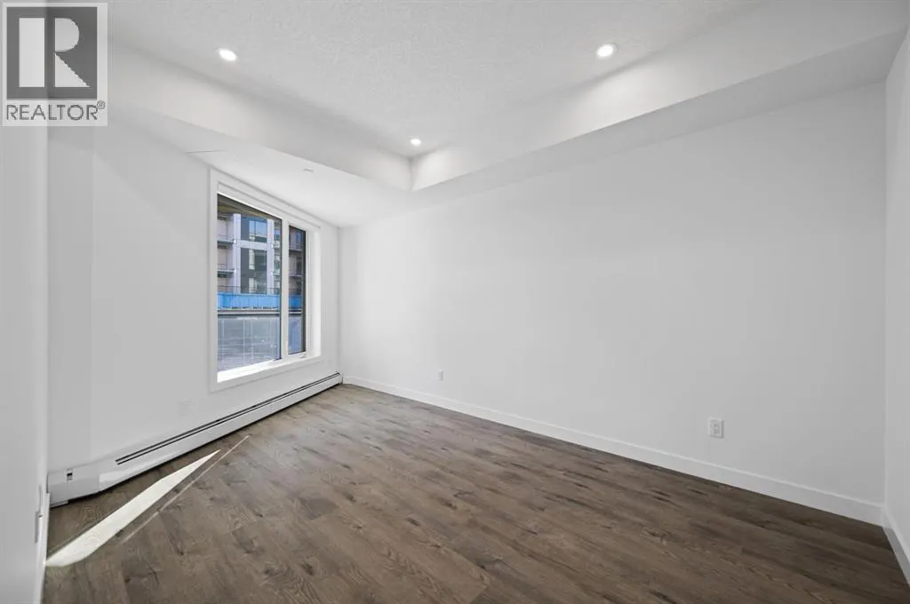 204, 8370 Broadcast Avenue SW