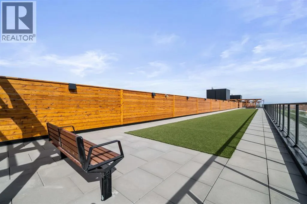 204, 8370 Broadcast Avenue SW