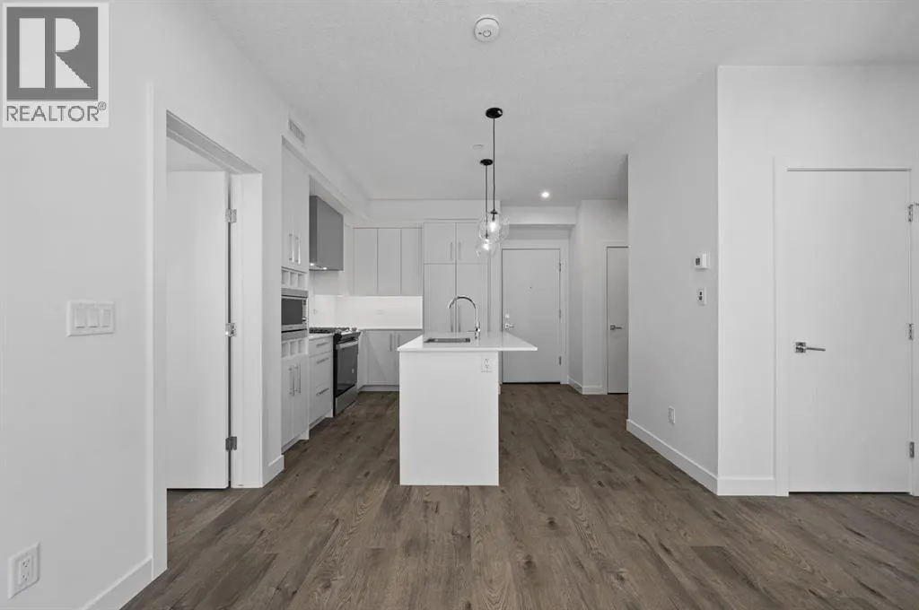 204, 8370 Broadcast Avenue SW