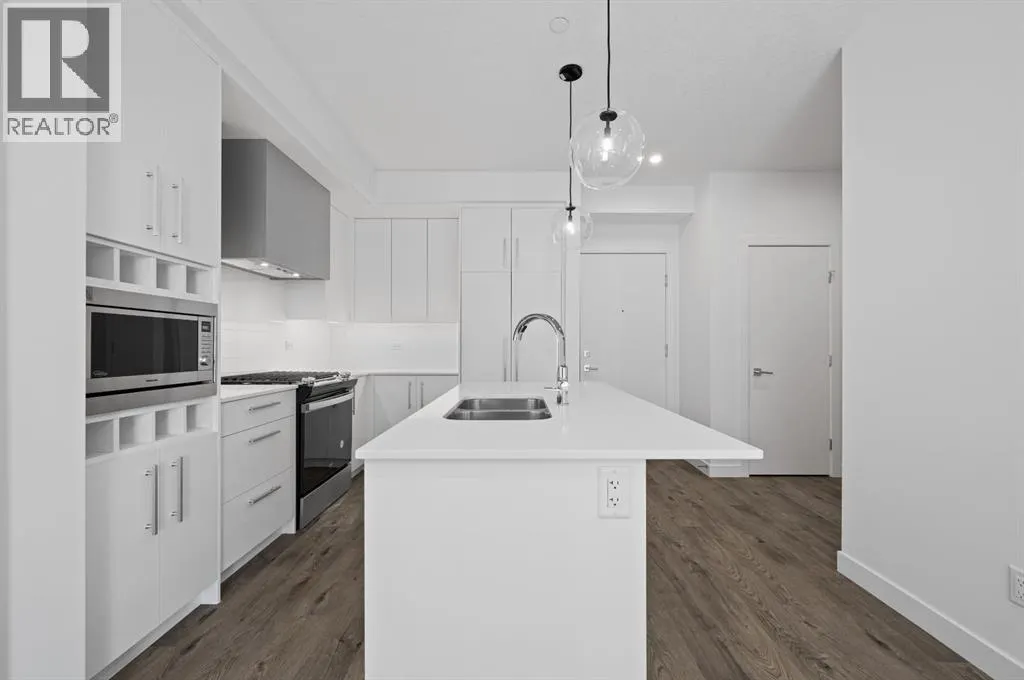204, 8370 Broadcast Avenue SW