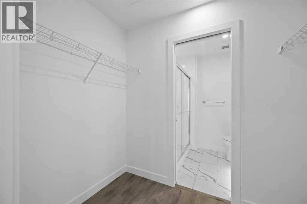 204, 8370 Broadcast Avenue SW