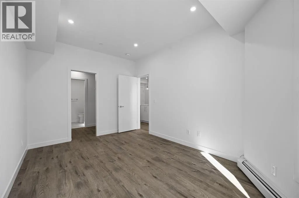 204, 8370 Broadcast Avenue SW