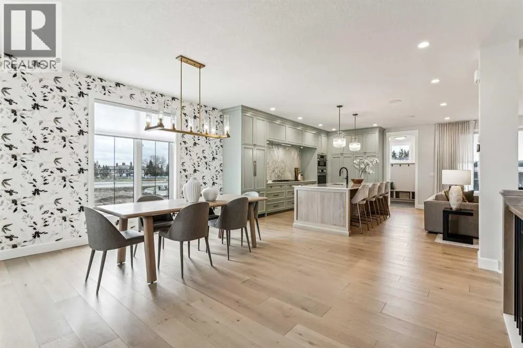 211 Calais Drive SW