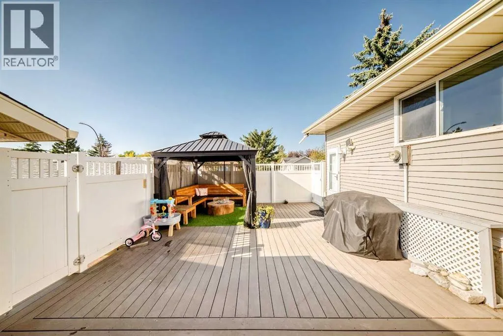 8 Abadan Crescent NE
