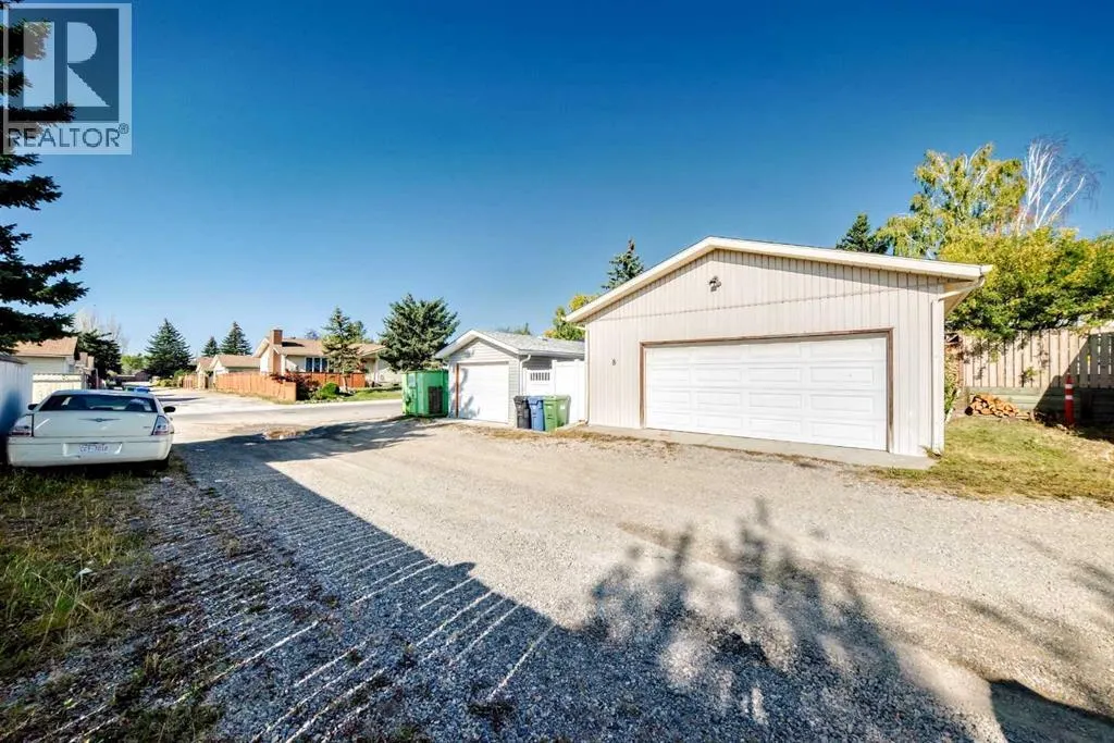 8 Abadan Crescent NE