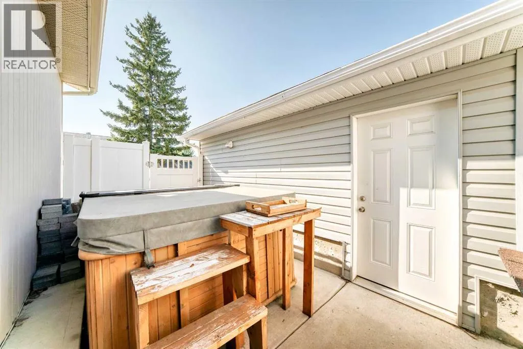 8 Abadan Crescent NE