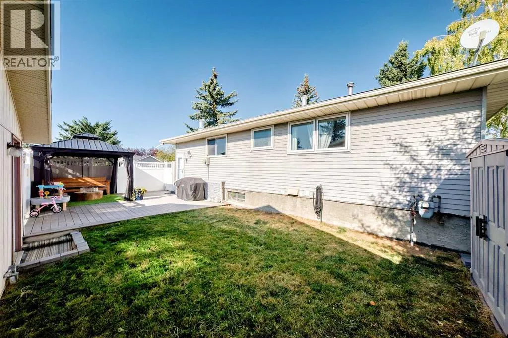 8 Abadan Crescent NE