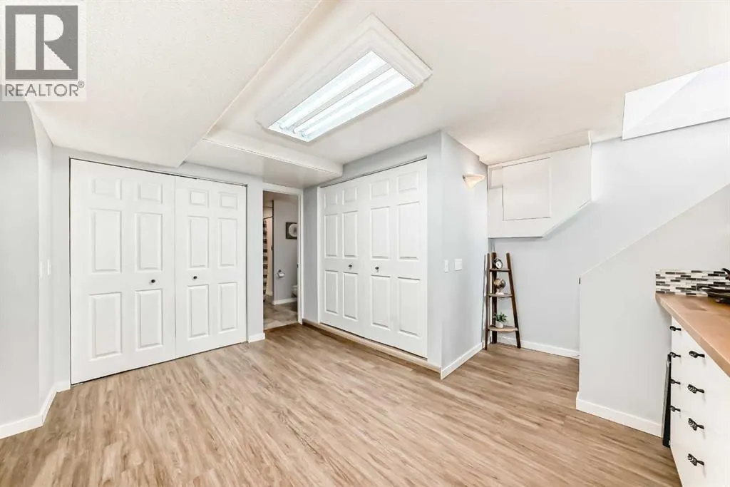 8 Abadan Crescent NE