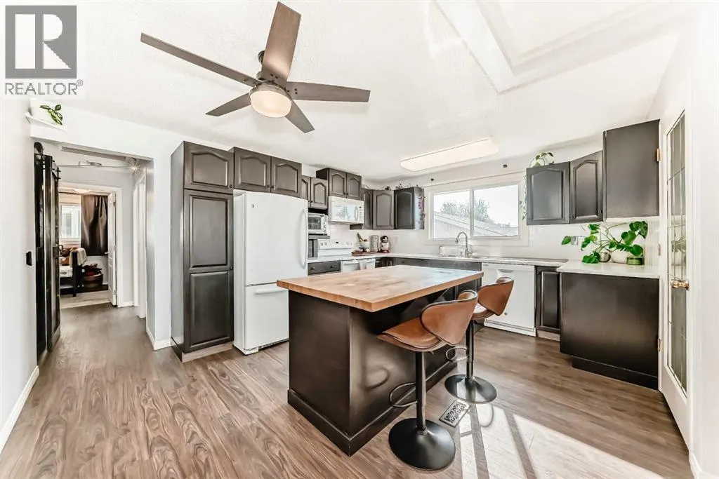 8 Abadan Crescent NE