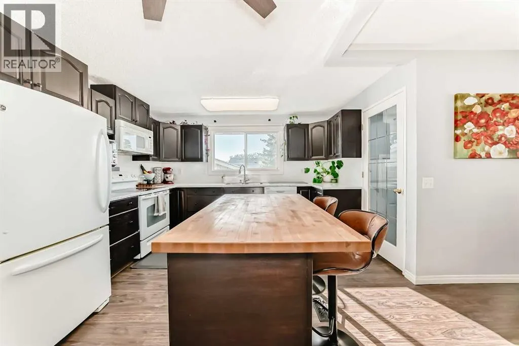 8 Abadan Crescent NE