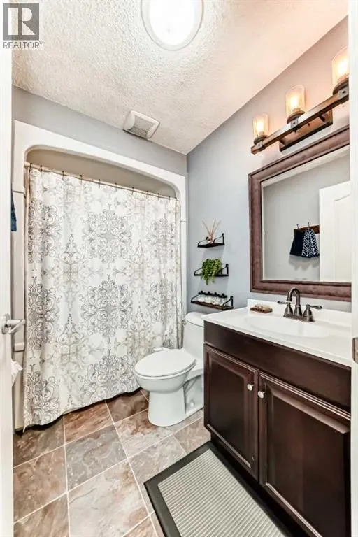8 Abadan Crescent NE