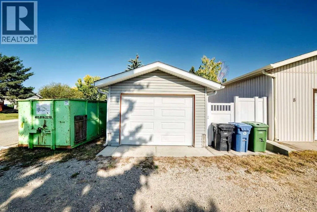 8 Abadan Crescent NE