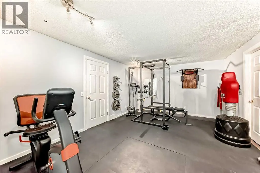 8 Abadan Crescent NE