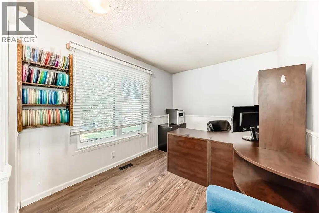 8 Abadan Crescent NE
