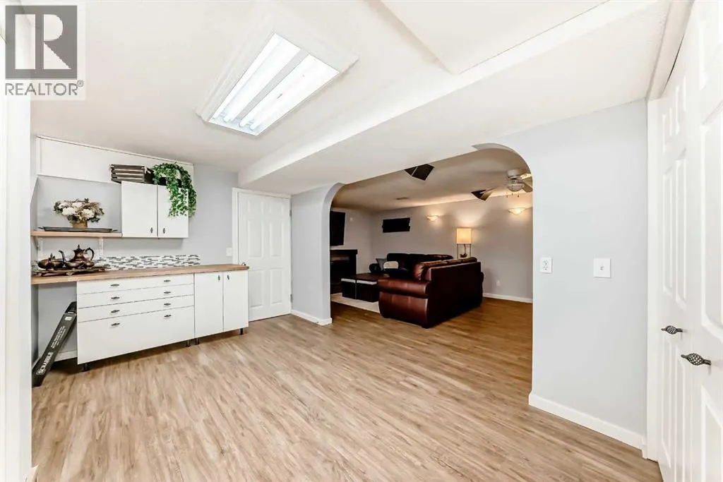 8 Abadan Crescent NE