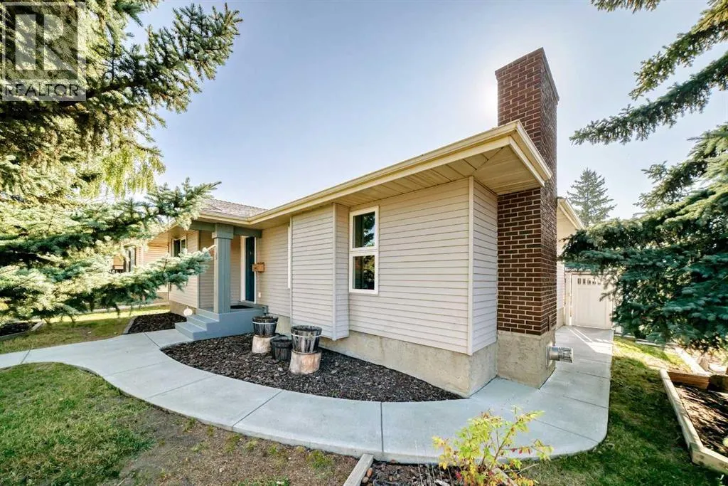 8 Abadan Crescent NE