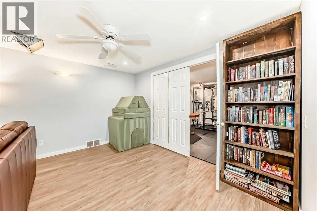 8 Abadan Crescent NE