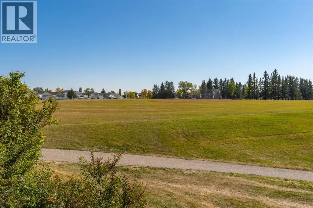 7 Erin Park Bay SE