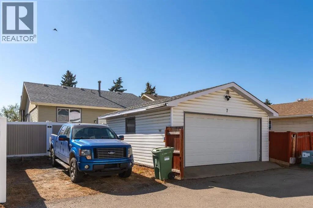 7 Erin Park Bay SE