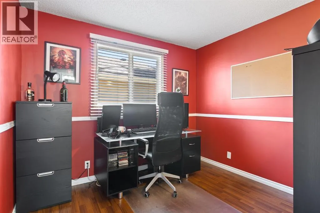 7 Erin Park Bay SE