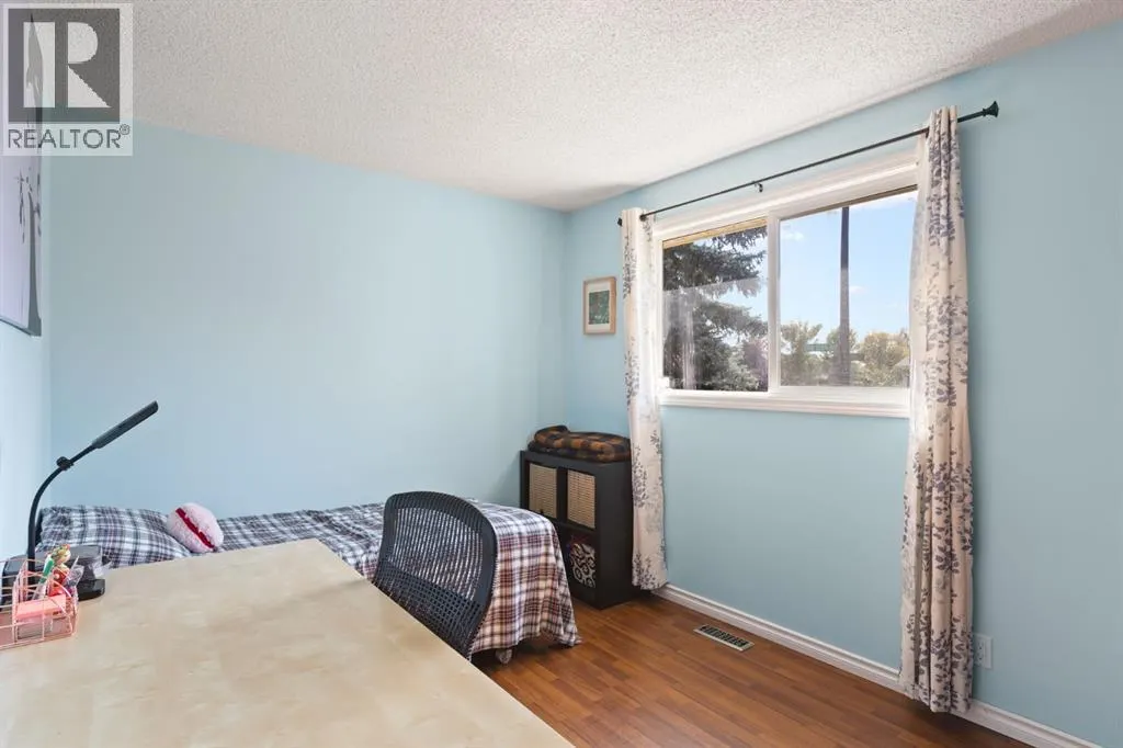 7 Erin Park Bay SE