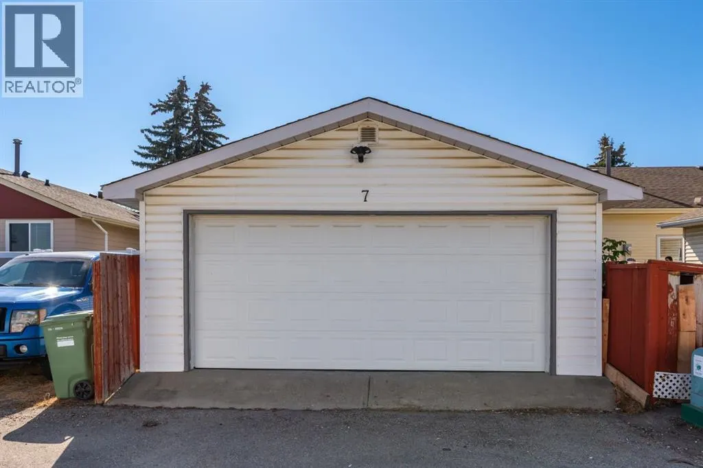 7 Erin Park Bay SE