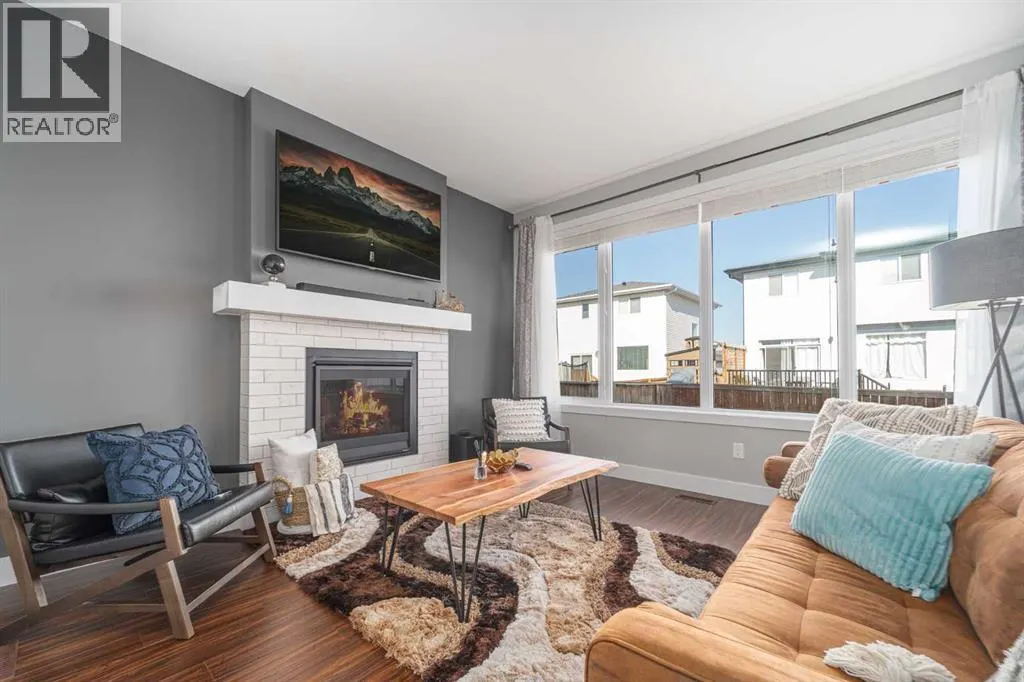 649 Aquitania Boulevard W