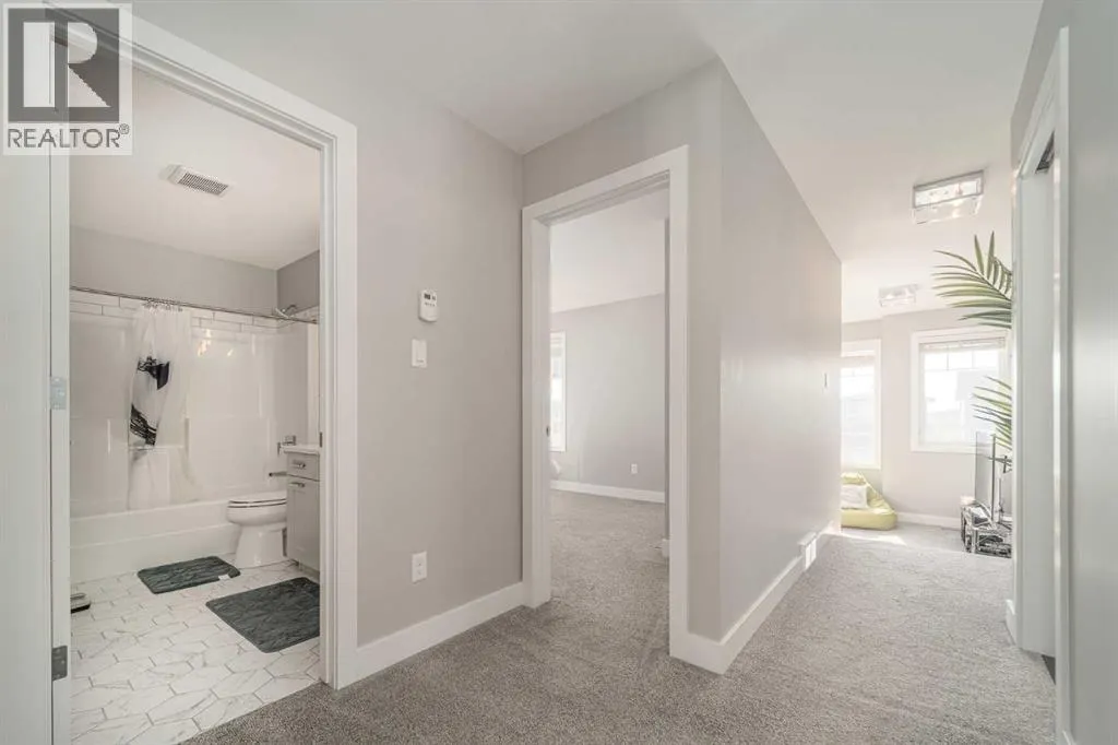 649 Aquitania Boulevard W