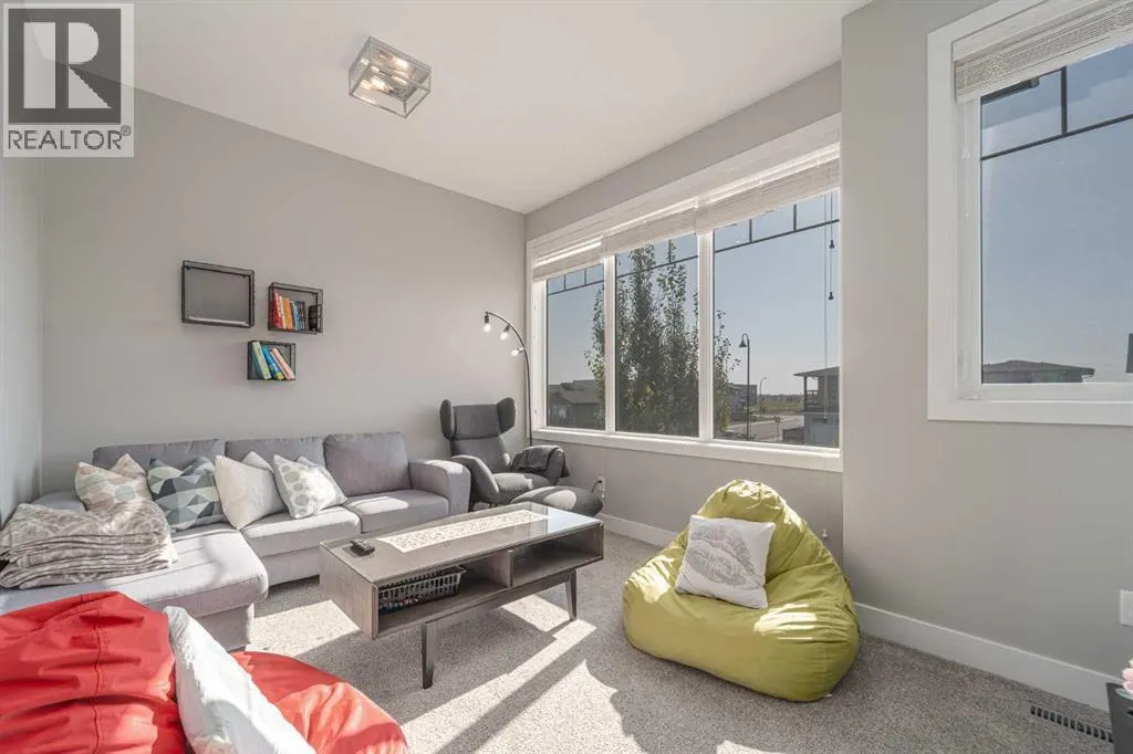 649 Aquitania Boulevard W