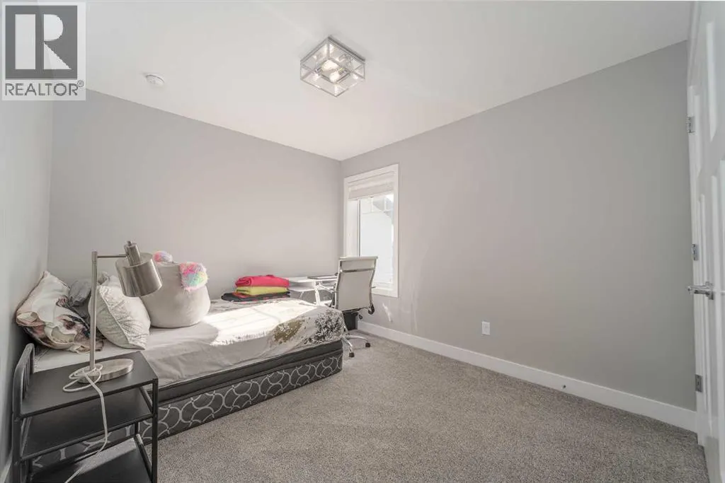 649 Aquitania Boulevard W