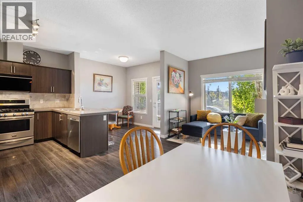 11 Copperpond Landing SE