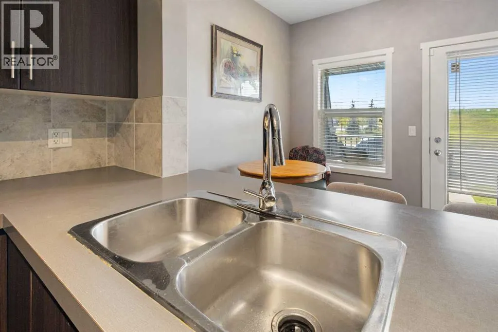 11 Copperpond Landing SE