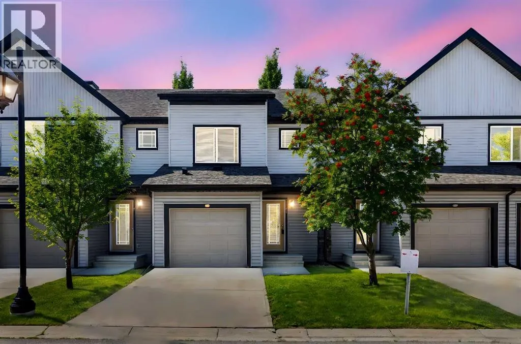 11 Copperpond Landing SE
