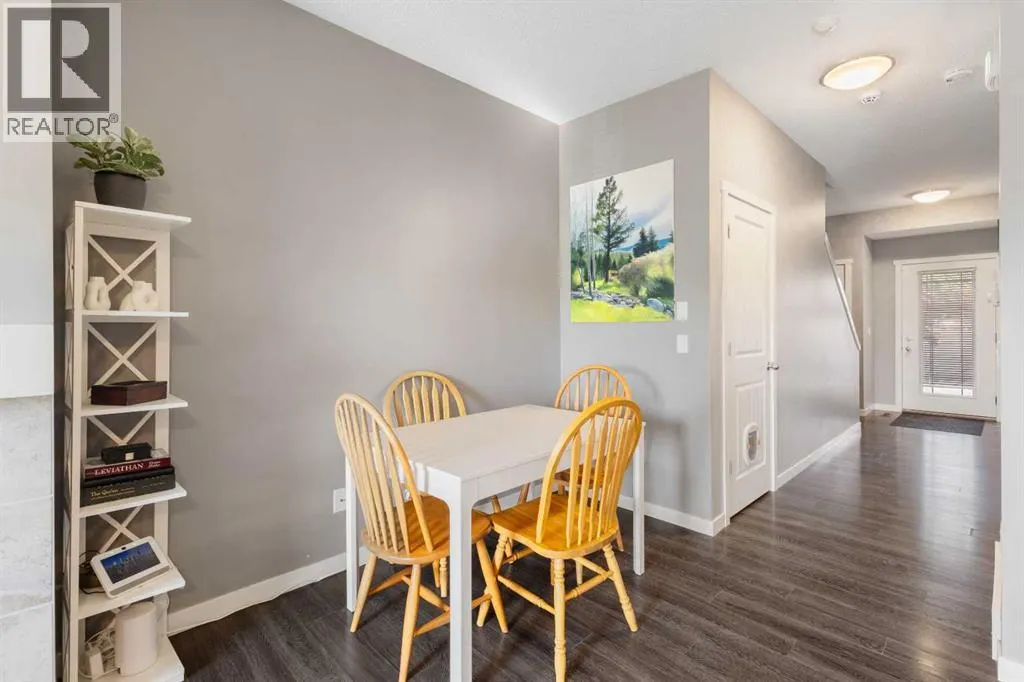 11 Copperpond Landing SE