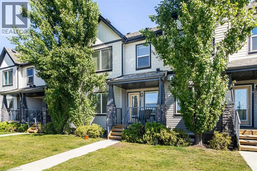 11 Copperpond Landing SE