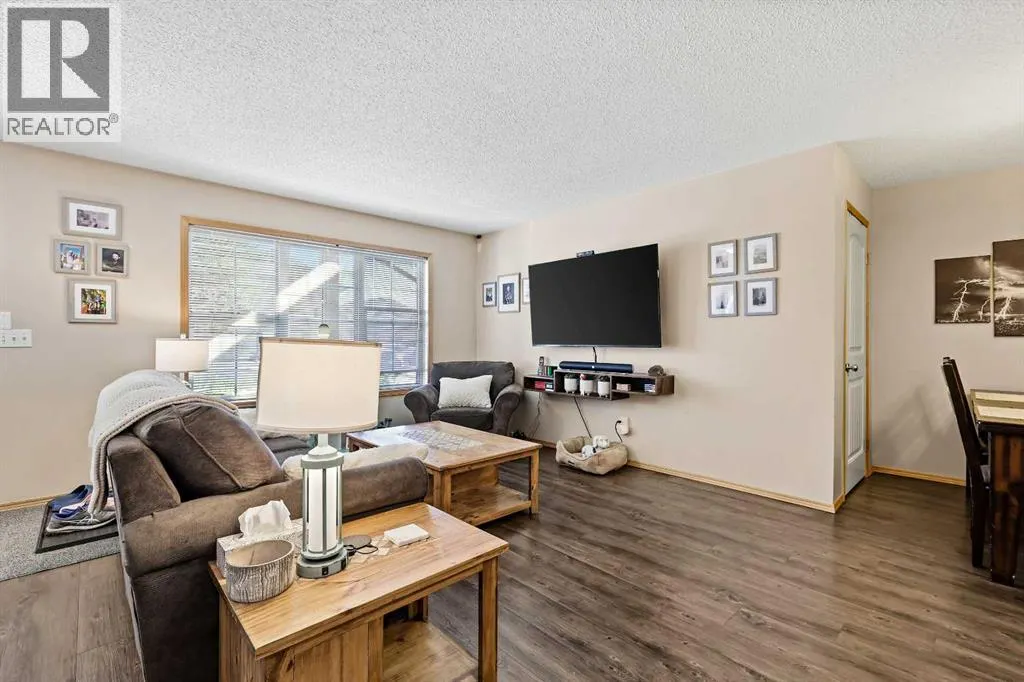 104, 15 Everridge Square SW
